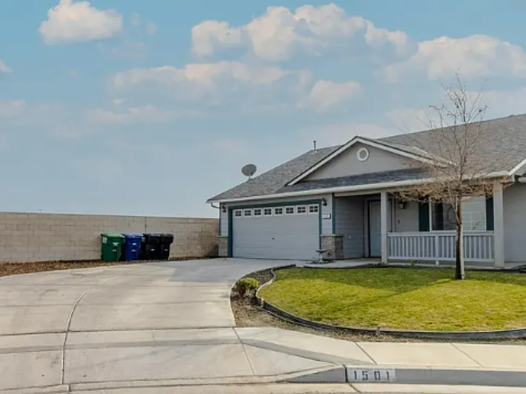 1501 Arnold Ct — Photo 3