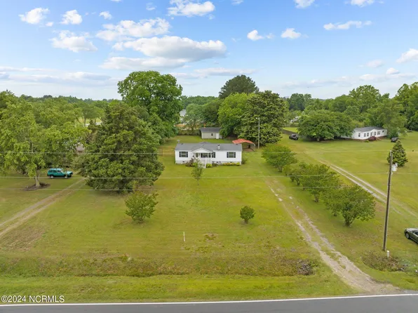 1677 W Hanrahan Road, Ayden, NC 28513