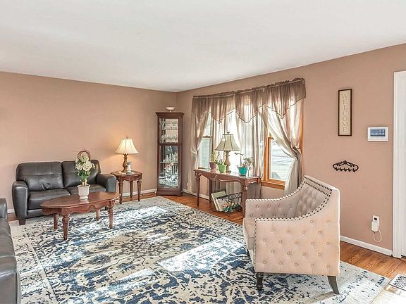 5th image of 61 Mobrey Ln