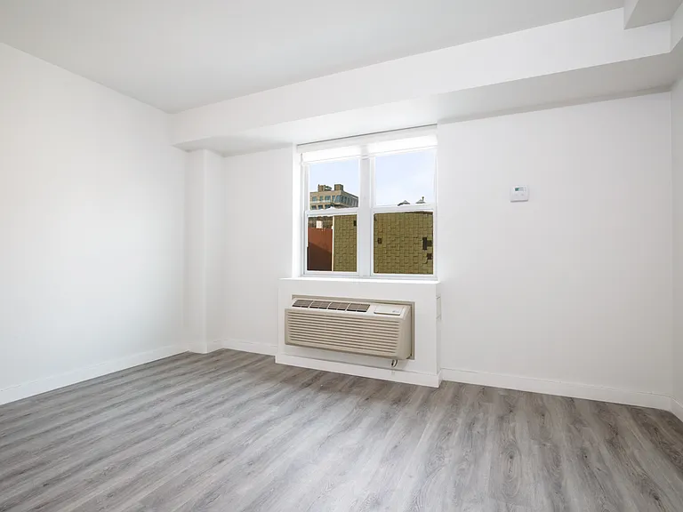 387 Manhattan Ave #2D — Photo 5