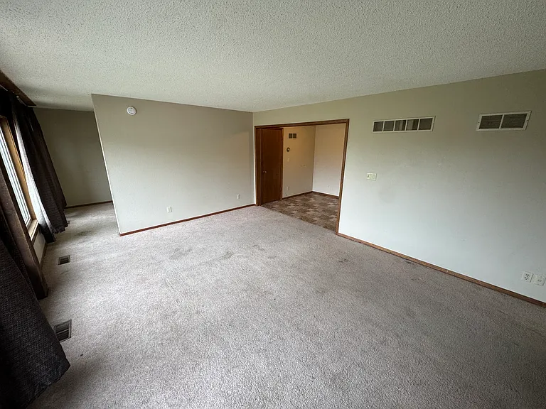 213 7th St NE #3 — Photo 4