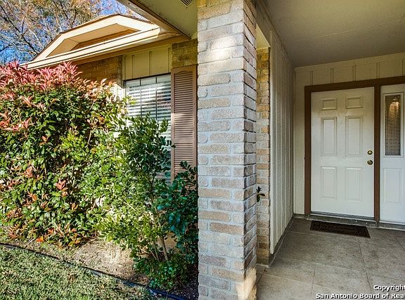 3rd image of 6207 Applewest Cir