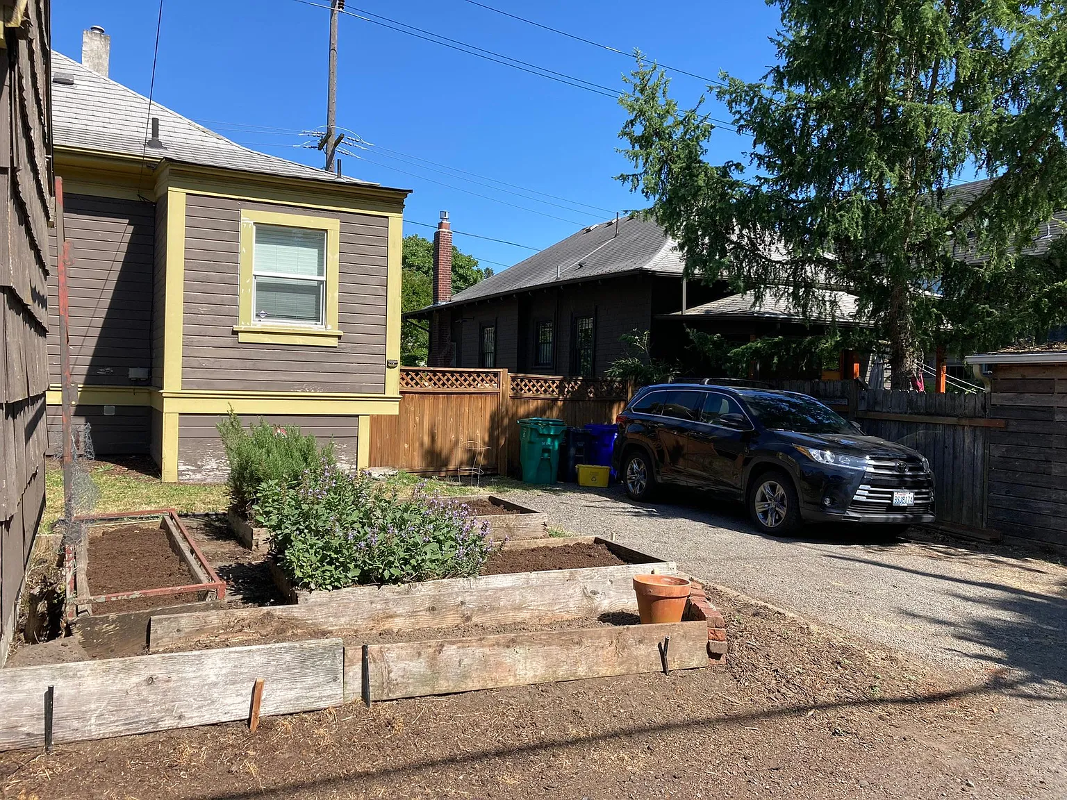 4049 N Albina Ave — Photo 4