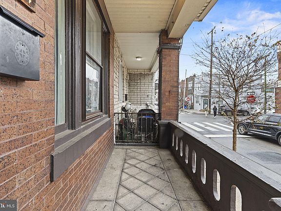 3rd image of 1551 S Newkirk St