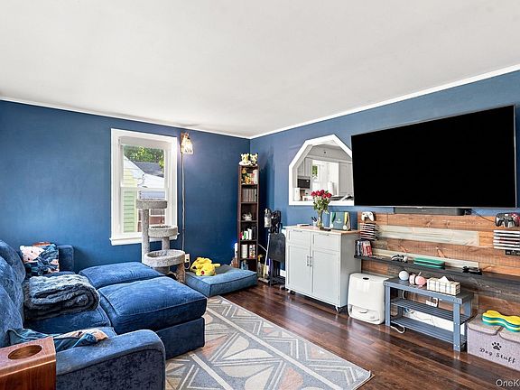 3rd image of 18 Underhill Avenue