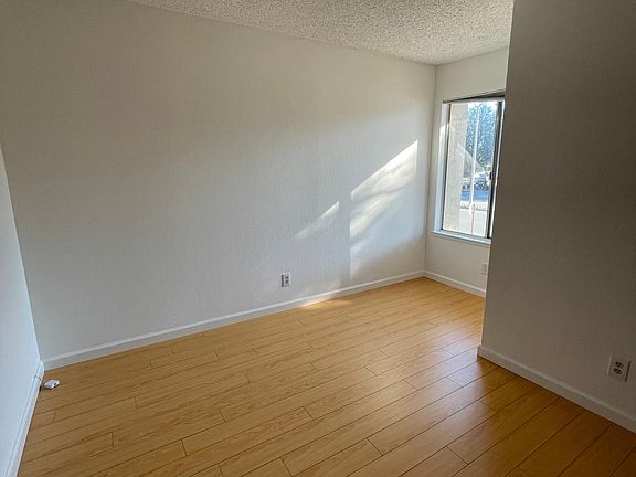 2nd image of 719 W Fremont Ave