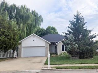 150 Falcon Dr, Highland, IL 62249
