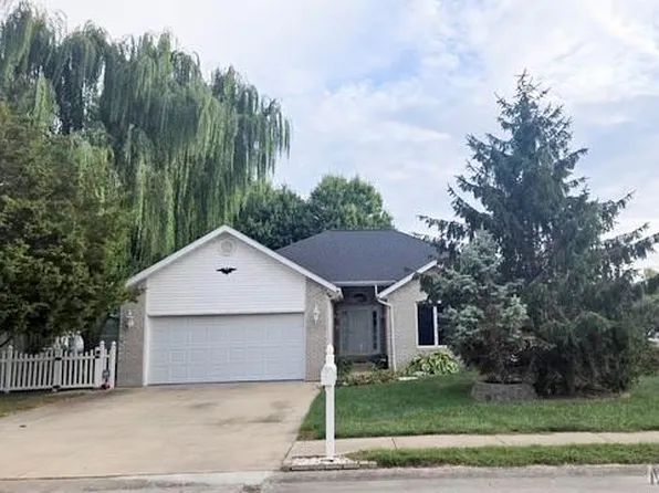 150 Falcon Dr, Highland, IL 62249