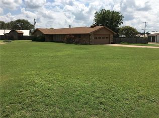 301 Spurlin Dr, Sayre, OK 73662
