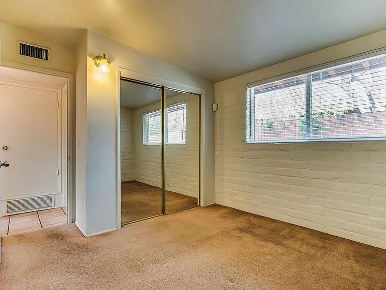 1130 E Linden St — Photo 7