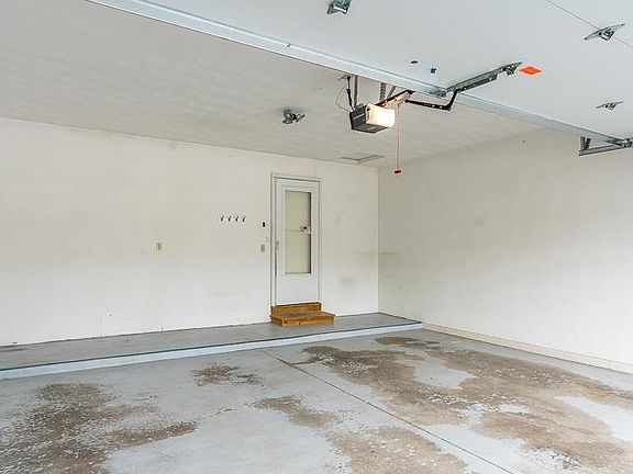 3rd image of 1273 N Crest Dr