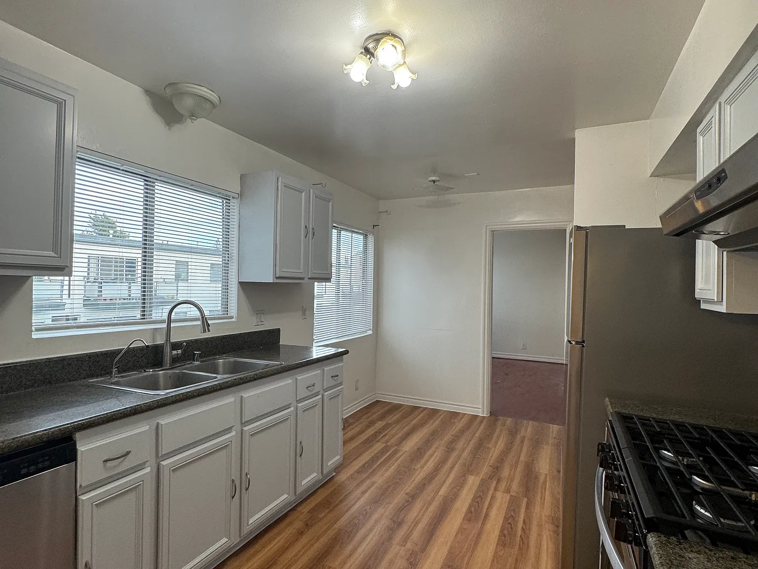 3 bed, 3000 sqft, $3,500 — Photo 2