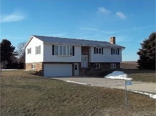 30032 Lake Rd, Guttenberg, IA 52052