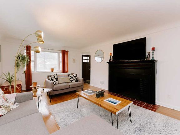 4th image of 2657 Mendova Ln