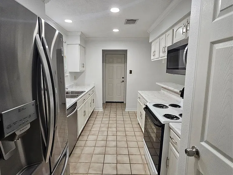 2715 Ashington Dr — Photo 7