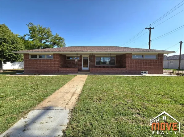 108 W 11th St, Hugoton, KS 67951