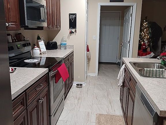 5th image of 2838 W 8th St