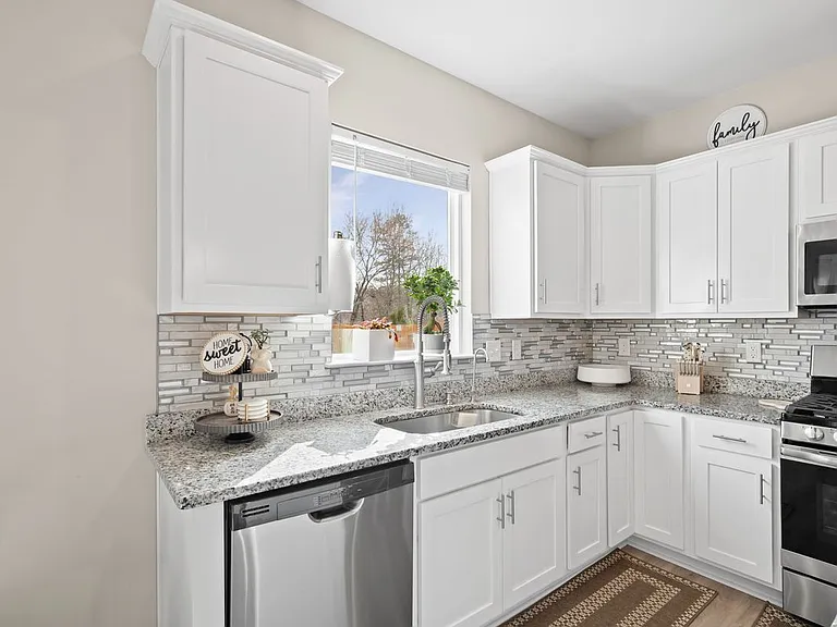6179 Kilchurn Dr — Photo 2