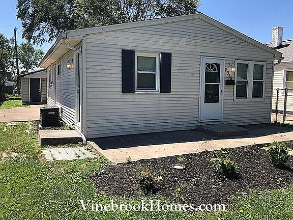 3rd image of 2336 Villa Ave