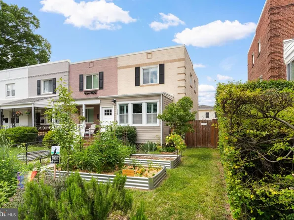 112 Lynhaven Dr, Alexandria, VA 22305