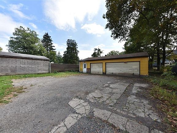 3rd image of 1933 S Heights Ave