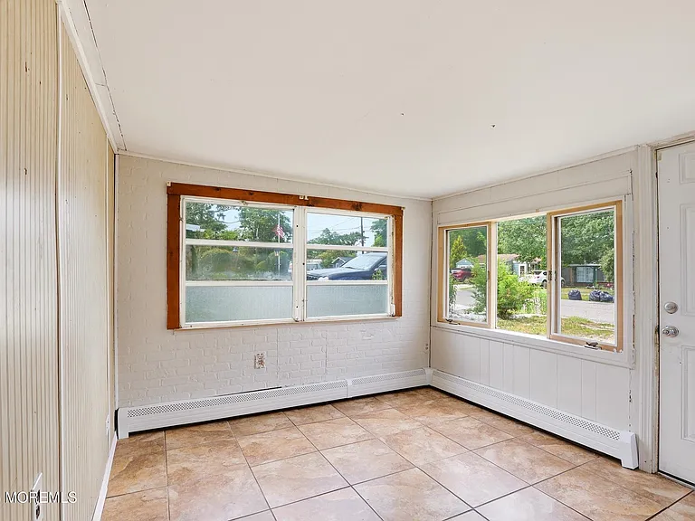 22 Central Ave — Photo 2