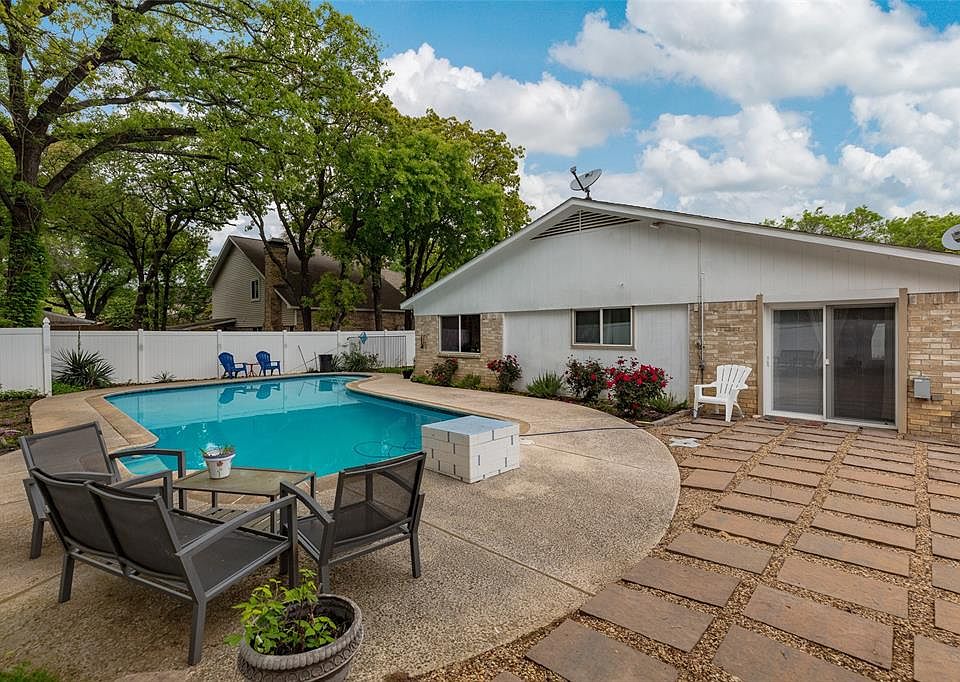 1st image of 3056 Old Orchard Ln