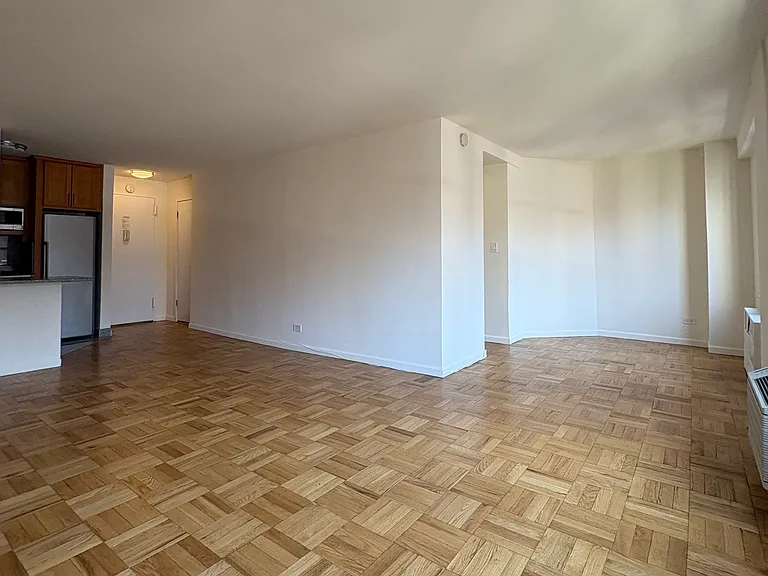 245 E 24th St #8A — Photo 7