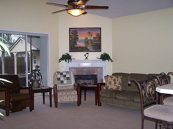 Family Room with Sliding Glass Pocket Doors that Open up to Screened Lanai
