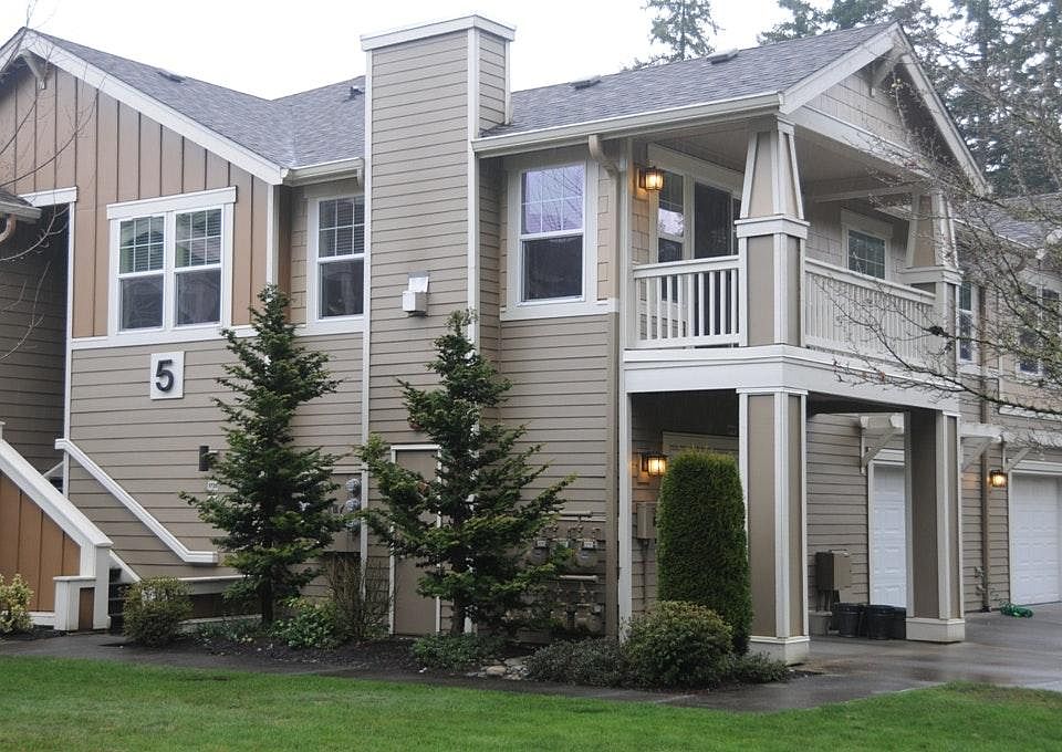 Quiet, backside second floor condo