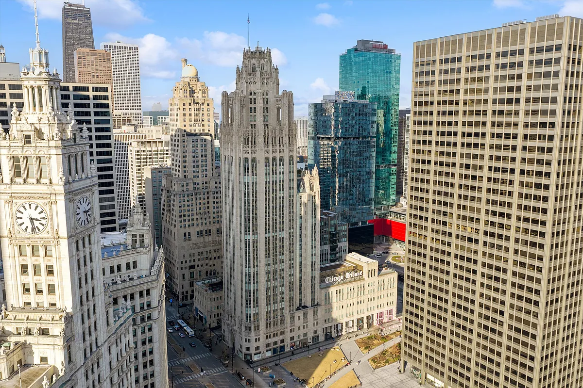 Photo 1 of 48 - 435 N Michigan Ave #1010 - Chicago, IL Primary Photo - 435 N Michigan Ave #1010