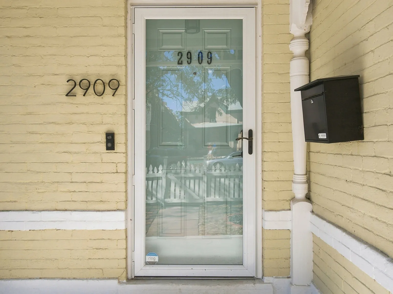 2 bed, 1036 sqft, $3,650 — Photo 3