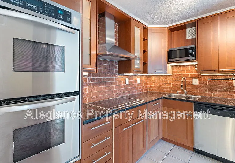 203 Yoakum Pkwy #1116 — Photo 3