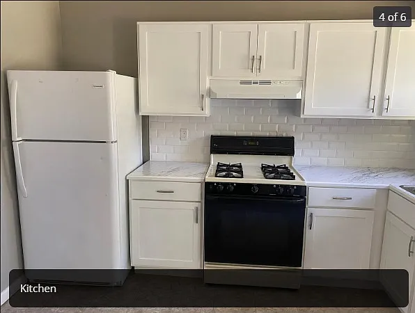 2372 W Holly St — Photo 4