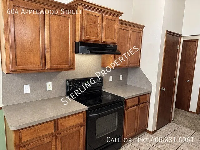 604 Applewood St — Photo 13