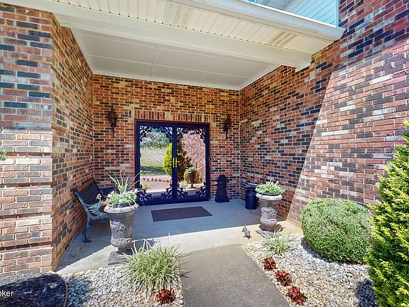 4th image of 305 Cedar Creek Ln