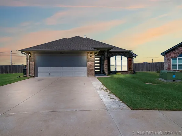 13211 E 135th Ct N, Collinsville, OK 74021