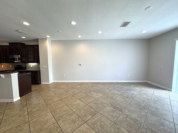 4th image of 10324 Fallsgrove St