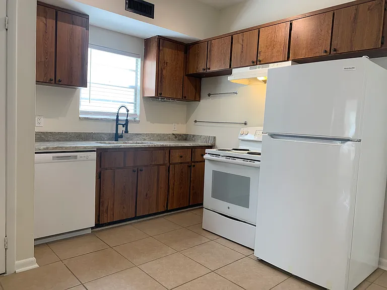 3607 Oak St — Photo 6