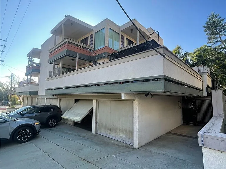 2575 E 19th St #17 — Photo 6