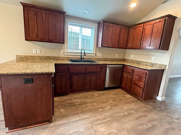 5th image of 816 Nicholas Lee Dr