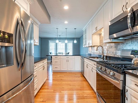 4th image of 60 Lenox St Unit 4
