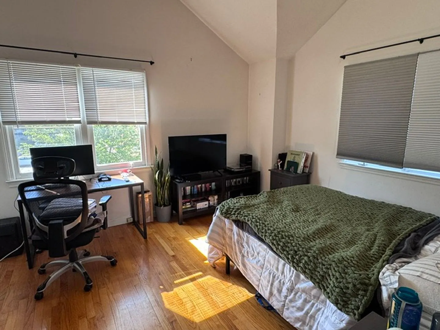 No Fee!! Big Allston 3 Bed/2.5 Bath Townhouse With Central Air ~ Parking Included — Photo 3
