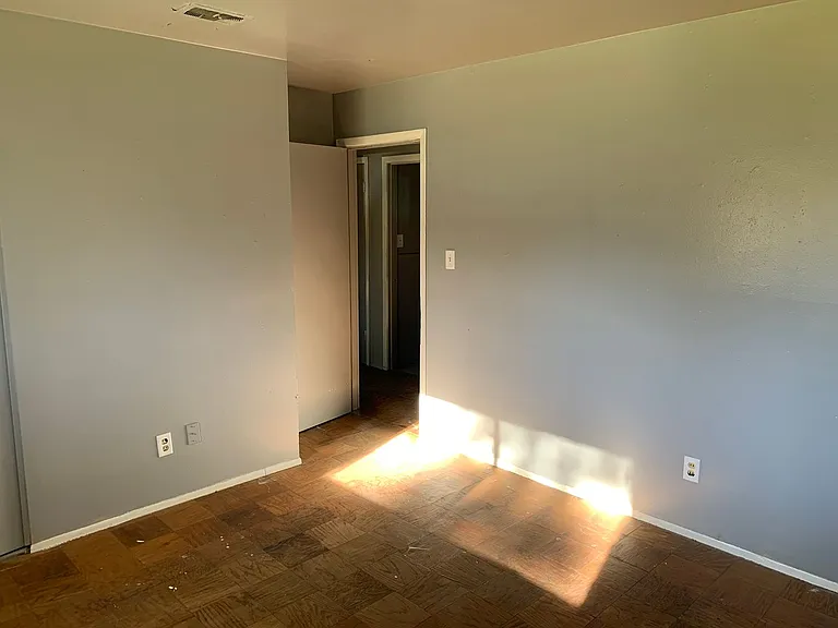 3306 Valley View Dr — Photo 7