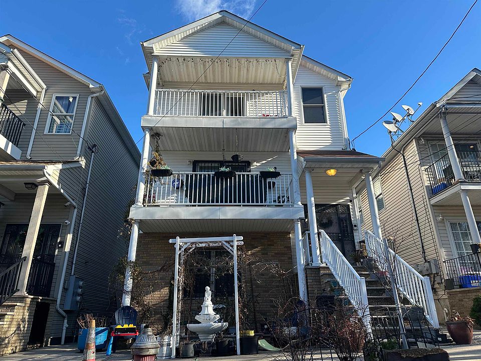 1st image of 260 Custer Ave