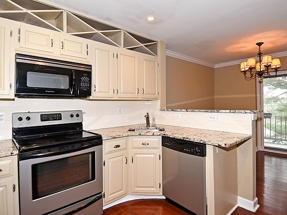 5th image of 1827 N Uhle St #1