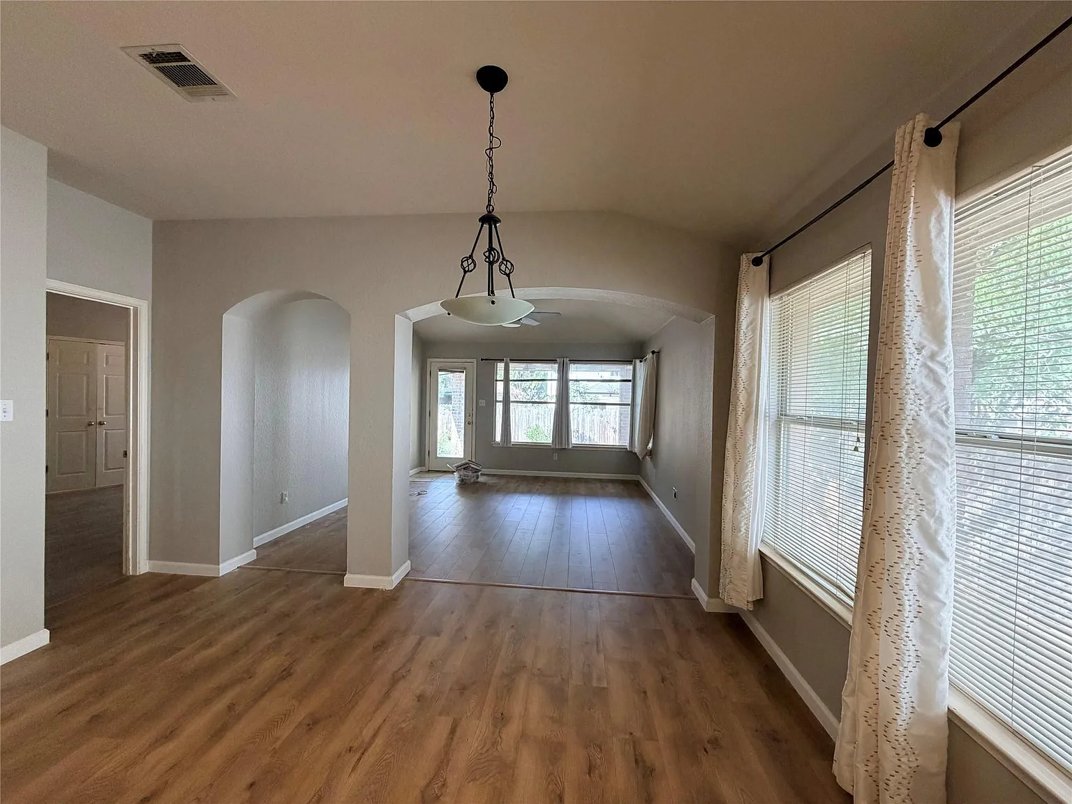 3 bed, 2.0 bath, 1678 sqft, $1,950 — Photo 4