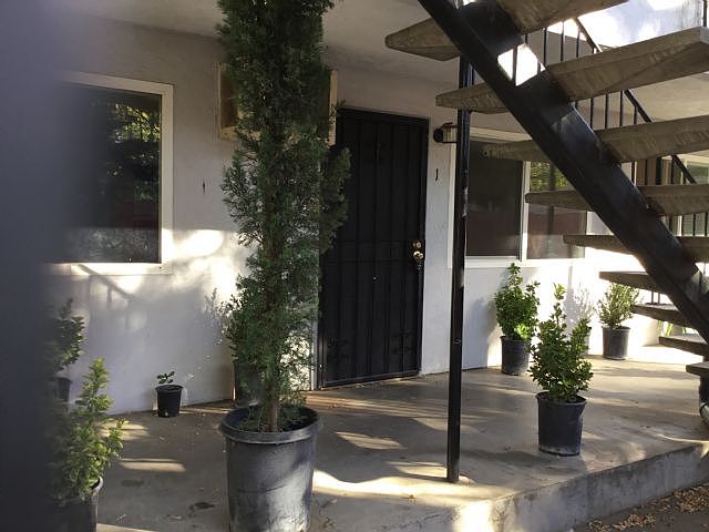 1st image of 400 W Lockeford St APT 1