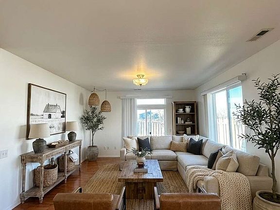4th image of 1512 S Husky Drive