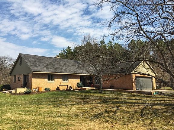 2nd image of 816 S Valley Hill Rd